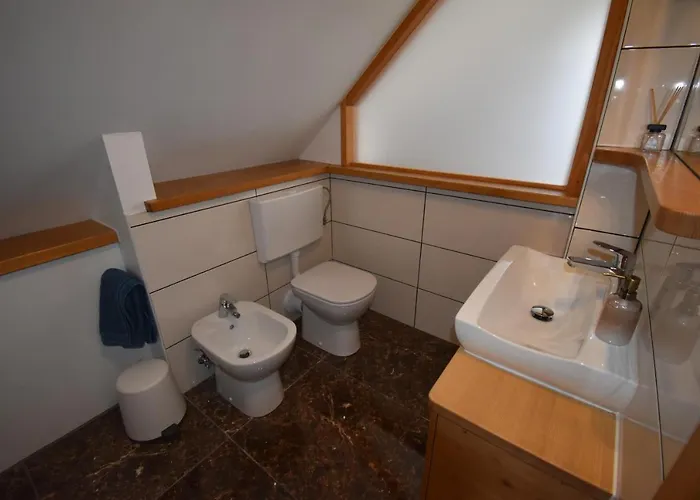 Apartma Tima דירה *