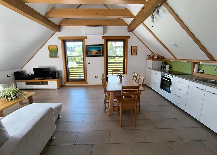 Apartma Tima דירה *